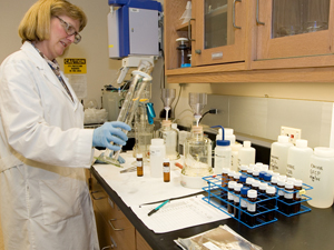 FRA Ellen Moon working in the Soil/Plant Wet Lab