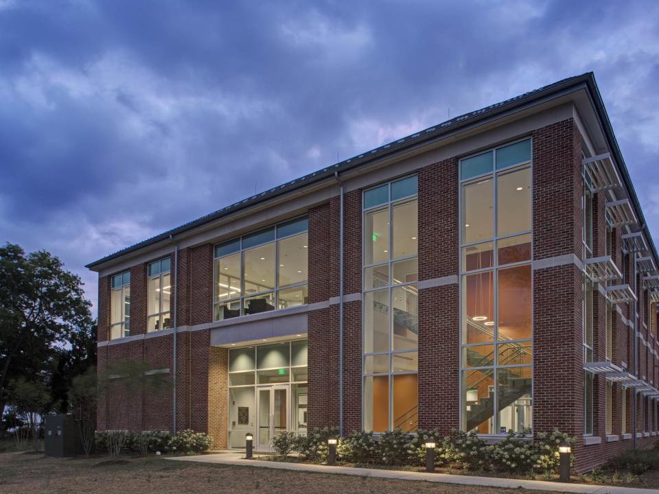 Exterior view of Truitt Lab at CBL