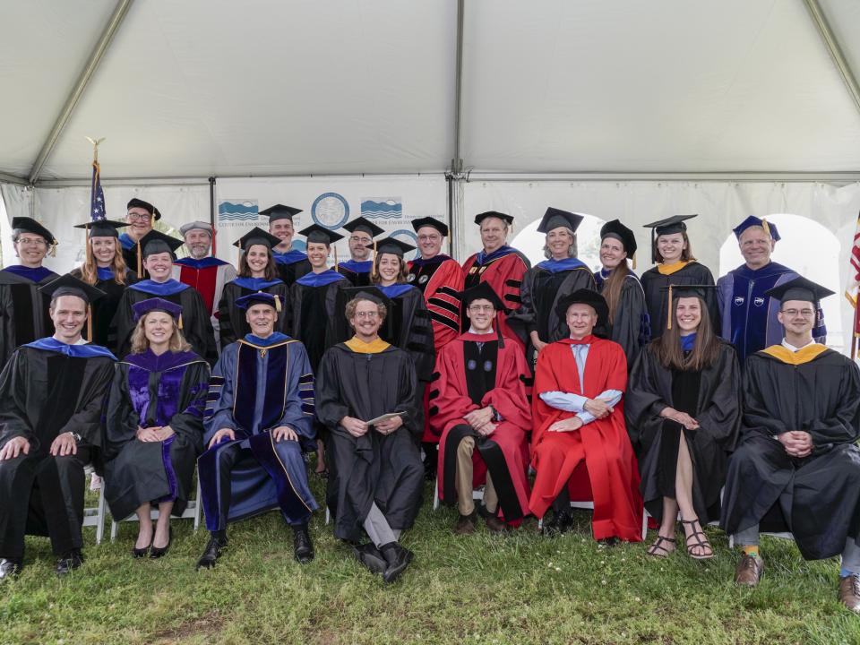 UMCES Class of 2019 with their faculty mentors