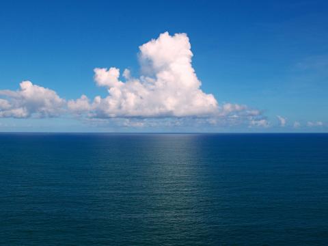 Clouds_over_the_Atlantic_Ocean_By Tiago Fioreze (Own work)