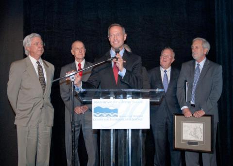 Governor O'Malley receives the Truitt Environmental Award, as past recipients Gov. Glendening and State Sen. Bernie Fowler, University System of Maryland Board of Regents Chair Jim Shea, and UMCES President Don Boesch look on. Photo by Richard Lippinholz