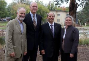 Judy O'Neil of Horn Point Laboratory joined U.S. Ambassador Jeffrey Bleich and Australia’s Minister for School Education Peter Garrett in Canberra, Australia, on March 22 to launch the U.S.-Australia Virtual Environmental Partnership, or US/AUS-H20
