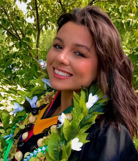 headshot of Bianca Santos