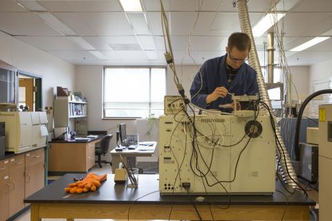 scientist work with the isotope measuring device