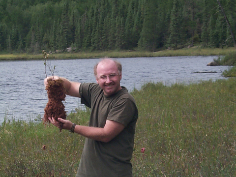 Heyes holding algae