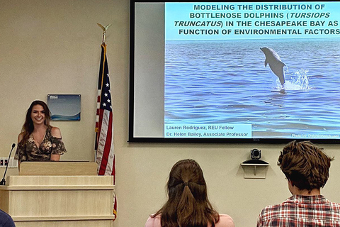 Rodriguez presents her REU research findings