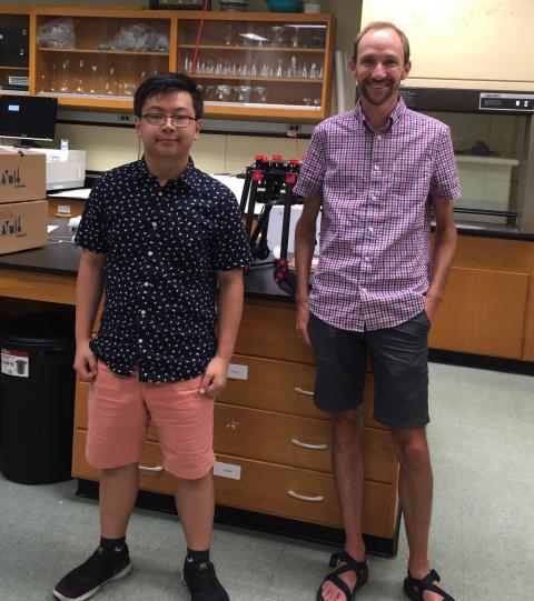 Student Marvin Li with mentor Greg Silsbe in the Horn Point Laboratory