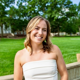 Picture of Hannah Claggett smiling on UMD College Park Campus