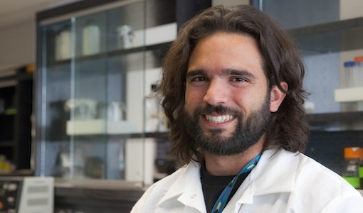 NOAA Scholarship awarded to Jan Vicente to study the impact of ocean acidification on marine sponges