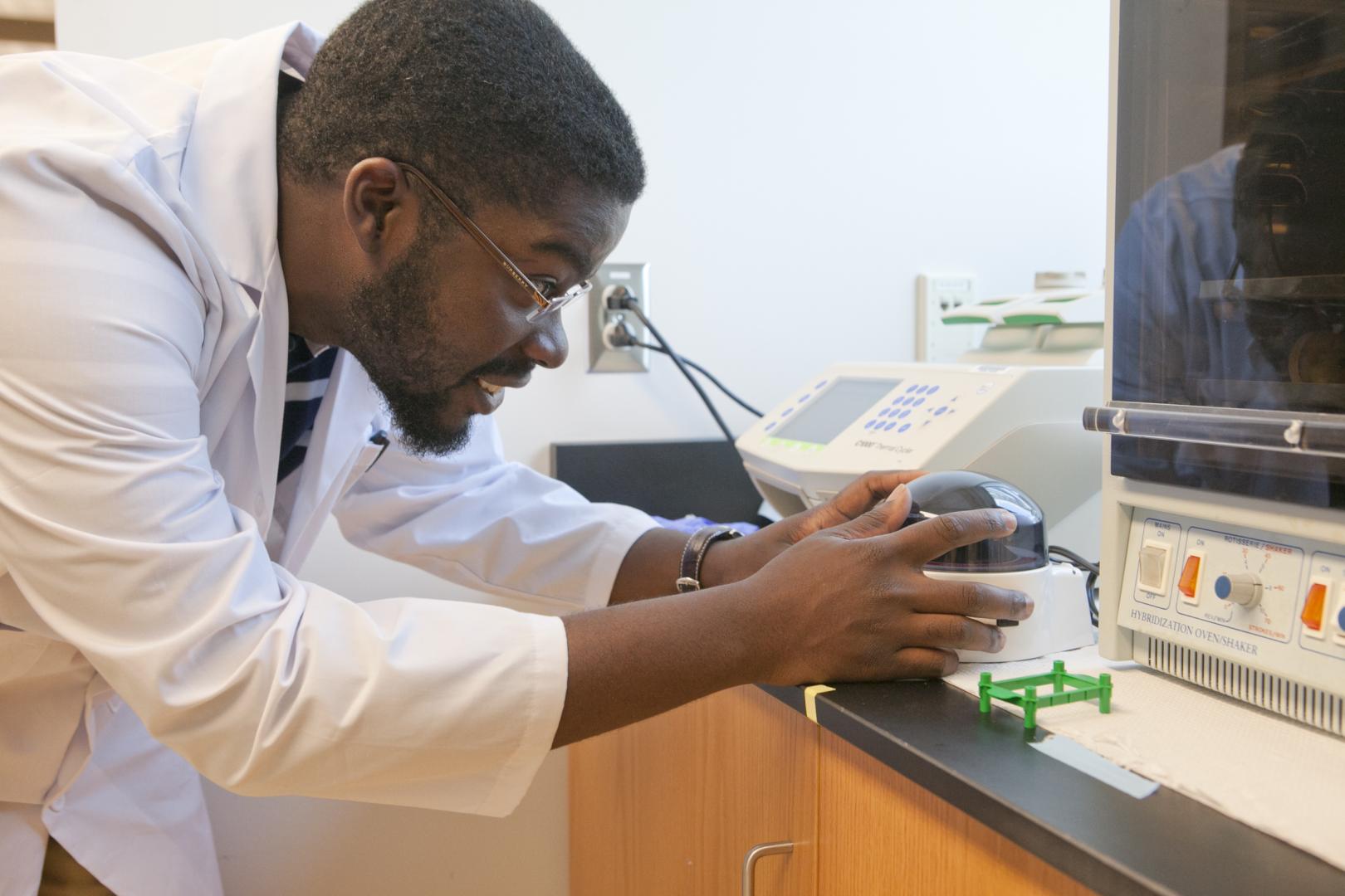 Ammar Hanif succesfully defends master’s research