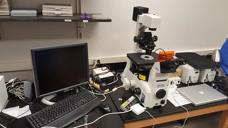 Nikon Eclipse TE2000-U Fluorescent Microscope