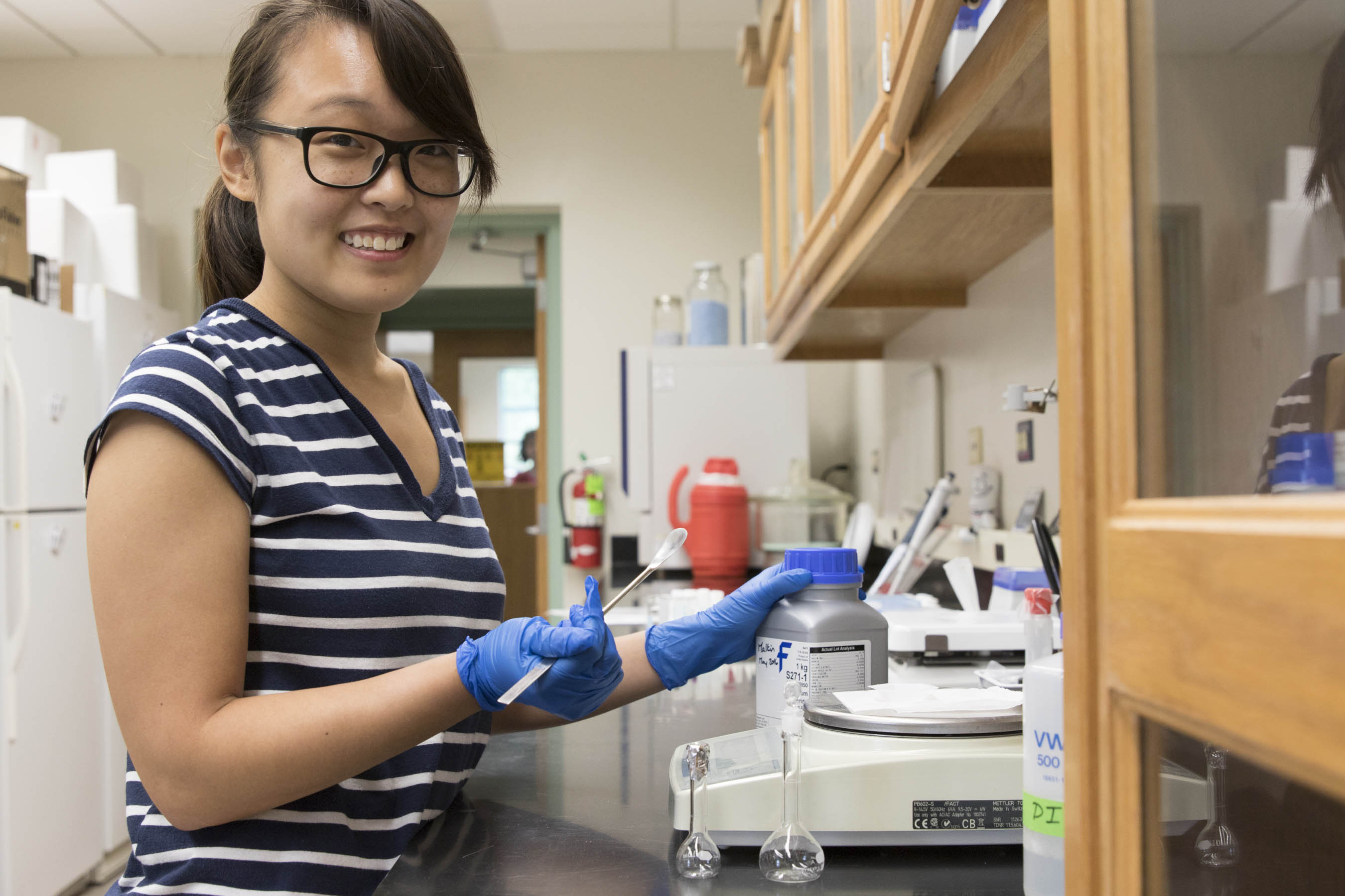 Student Pinky Liau works in a science lab at Horn Point Laboratory.