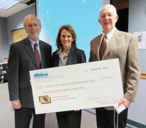 Photo of Dana McCauley receiving Richard A. Johnson Environmental Education Award with UMCES President, Donald Boesch, and Appalachian Laboratory Director, Robert Gardner