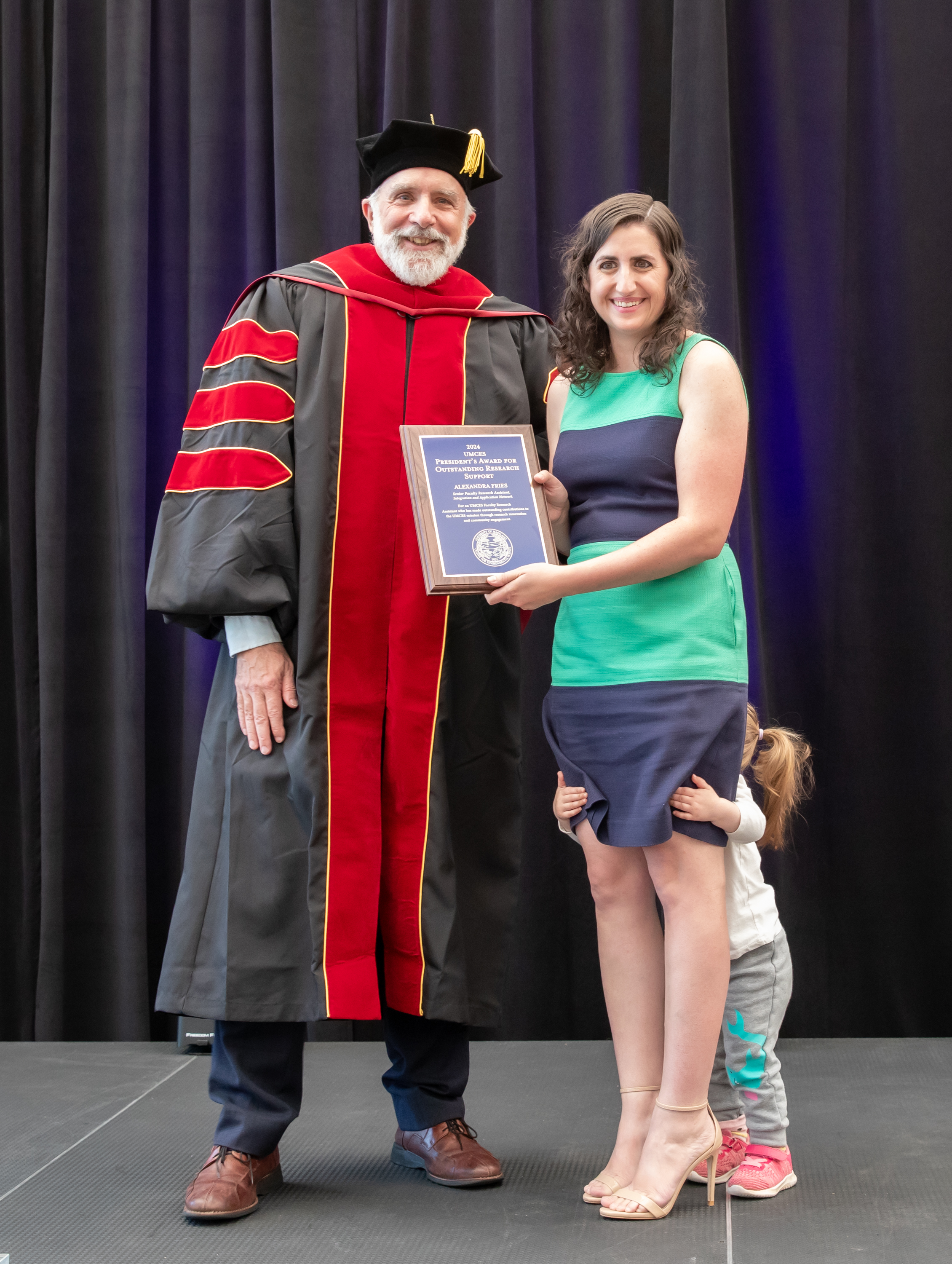Alex Fries receives her award at the 2024 UMCES Commencement.