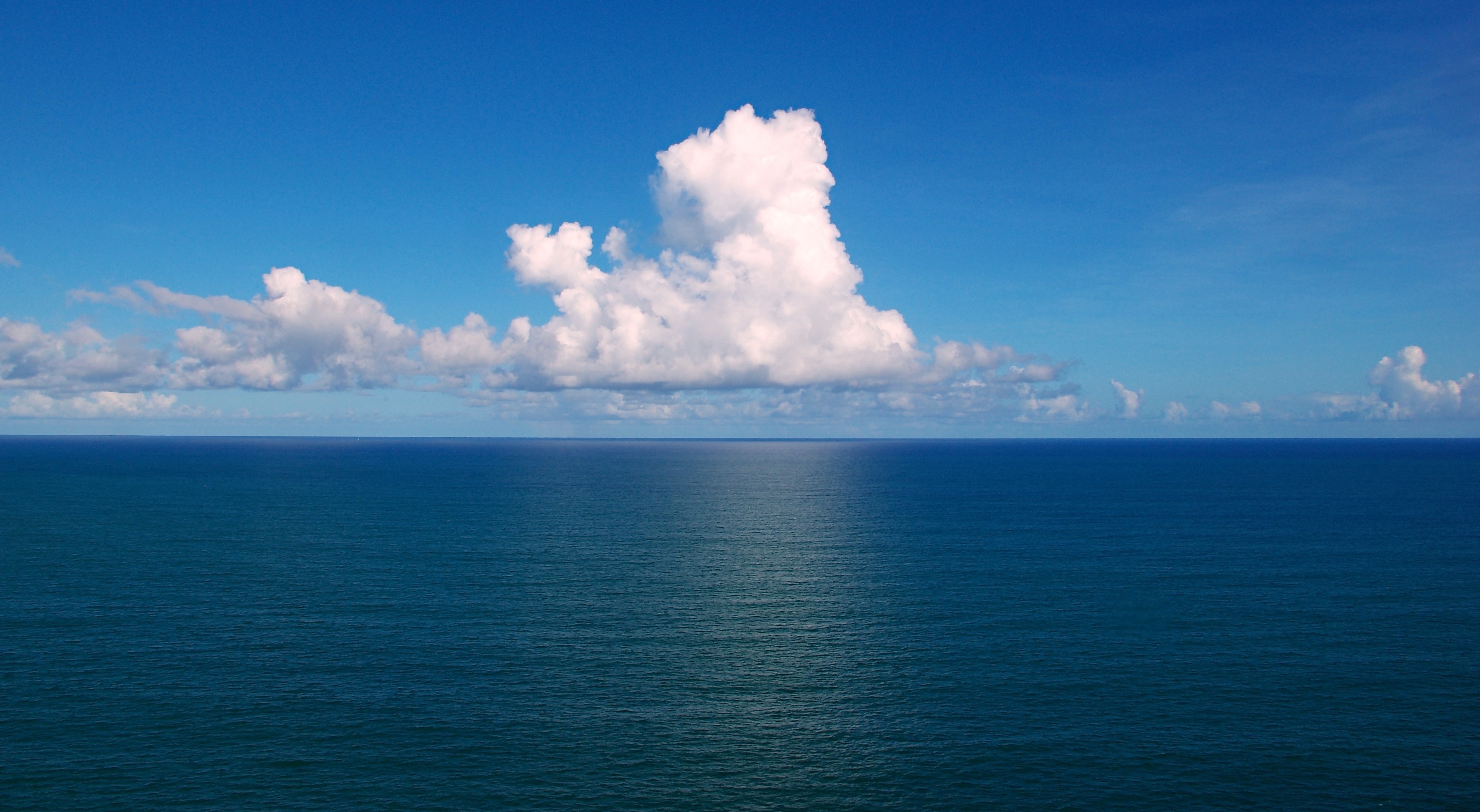 Clouds_over_the_Atlantic_Ocean_By Tiago Fioreze (Own work)